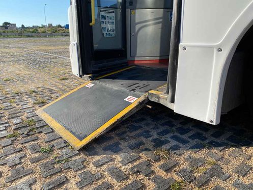 Tail lift minibus 5